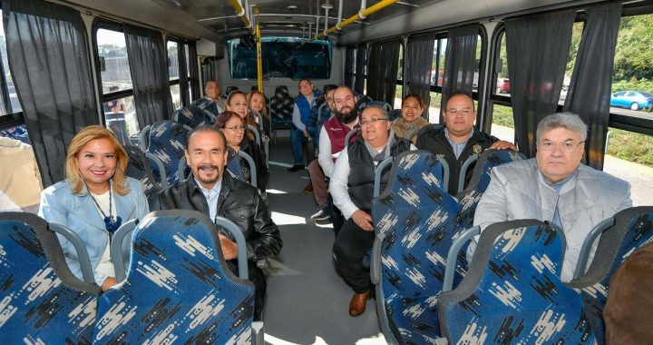 PEDRO RODRÍGUEZ DA BANDERAZO DE SALIDA A 12 NUEVAS UNIDADES DE TRANSPORTE EN ATIZAPÁN DE ZARAGOZA