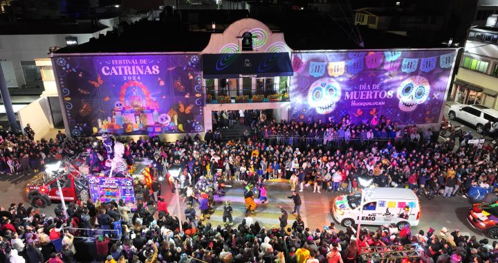 EXHIBE HUIXQUILUCAN TRADICIONALES OFRENDAS DE DÍA DE MUERTOS PARA DISFRUTE DE LAS FAMILIAS