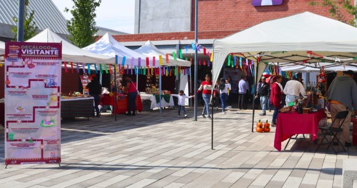 Expositores de la Feria Artesanal en Nicolás Romero