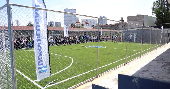 HUIXQUILUCAN REPAVIMENTA CALLE Y CONSTRUYE CANCHA DE FUTBOL EN SAN FERNANDO