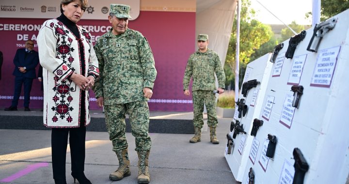 Gobernadora Delfina Gómez destruye armamento decomisado a la delincuencia en operativos en el EdoMéx