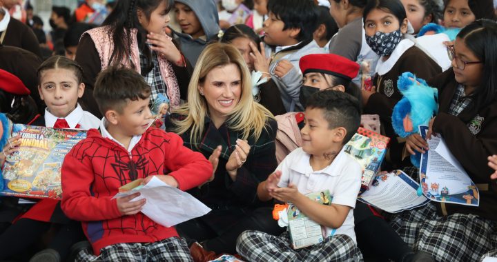 LLEGAN LOS REYES MAGOS A HUIXQUILUCAN CON 25 MIL JUGUETES PARA LOS ESTUDIANTES