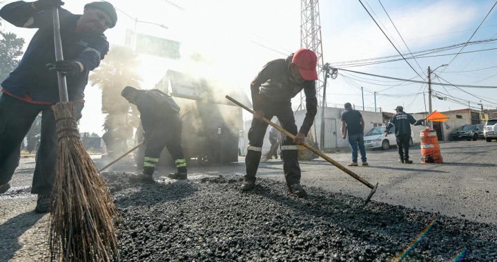 PEDRO RODRÍGUEZ CONTINÚA TRABAJANDO PARA MANTENER VIALIDADES DIGNAS Y FUNCIONALES CON PROGRAMA DE BACHEO PERMANENTE EN LUGARES COMO BOULEVARD CALACOAYA, AVENIDA SAGITARIO, CALZADA DE LOS JINETES Y BOULEVARD VALLE ESCONDIDO