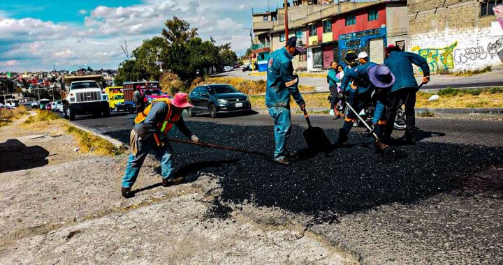 GOBIERNO DE YOSELIN MENDOZA REALIZA INTENSAS FAENAS DE BACHEO PARA MEJORAR LAS VIALIDADES