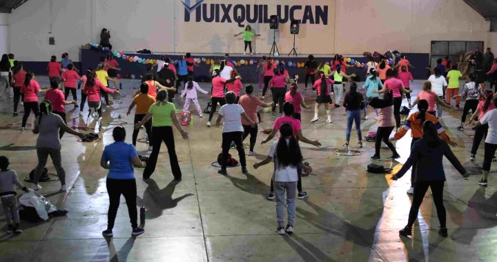 FOMENTA HUIXQUILUCAN ACTIVACIÓN FÍSICA CON CLASE MASIVA DE ZUMBA AL RITMO DE ROCK & ROLL