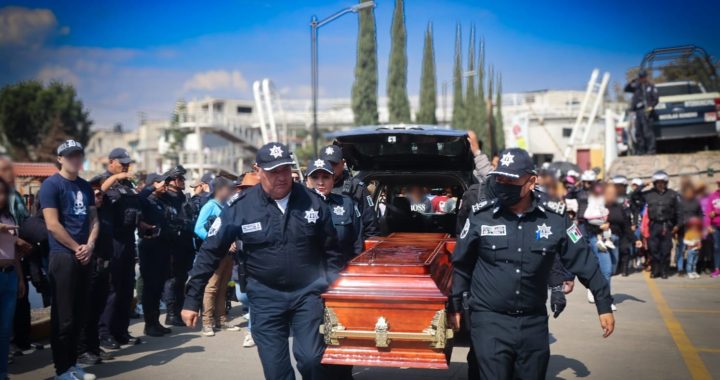 CON EMOTIVO HOMENAJE, DESPIDE GOBIERNO LOCAL A POLICÍA CAÍDO EN EL CUMPLIMIENTO DE SU DEBER