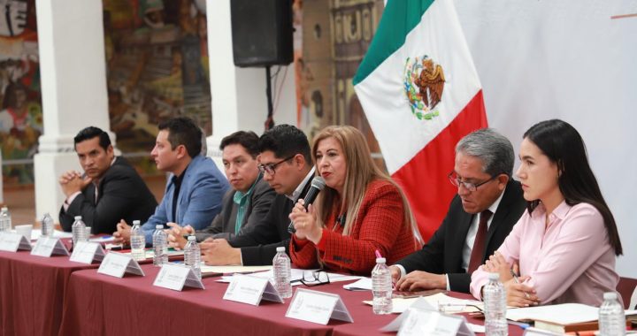 ATIENDE  JUANITA CARRILLO, PETICIONES CIUDADANAS  DURANTE PRIMER CABILDO ABIERTO