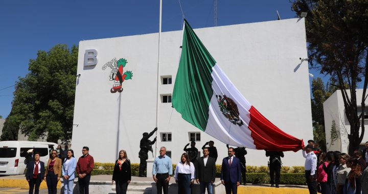 JUANITA CARRILLO LLAMA A LA DEFENSA DE LA SOBERANÍA Y A LA UNIDAD EN EL DÍA DE LA BANDERA
