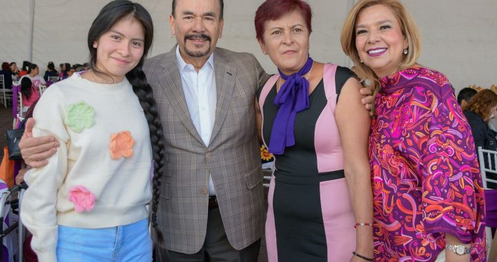 PEDRO RODRIGUEZ Y PATRICIA ARÉVALO CONMEMORAN Y RECONOCEN A LA MUJER ATIZAPENSE  CON ENTREGA DE PRESEA