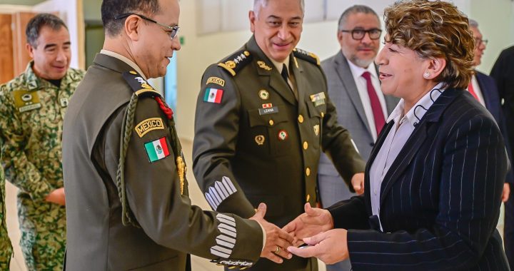 Gobernadora Delfina Gómez Álvarez atestigua la toma de protesta del General de Brigada Lucio Vergara Gómez, como Comandante de la 37/a Zona Militar en el EdoMéx