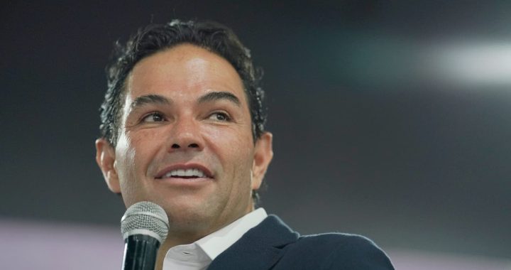  El senador Enrique Vargas del Villar, acompañó a la presidenta municipal de Huixquilucan Romina Contreras Carrasco a la celebración del Dia de las Madres.
