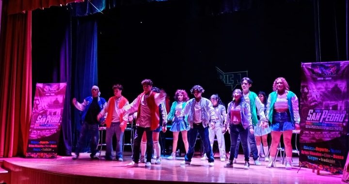 CON UN PÚBLICO DESBORDANTE DE ENTUSIASMO ARRANCÓ EN EL TEATRO CENTENARIO FERIA PATRONAL SAN PEDRO 2025