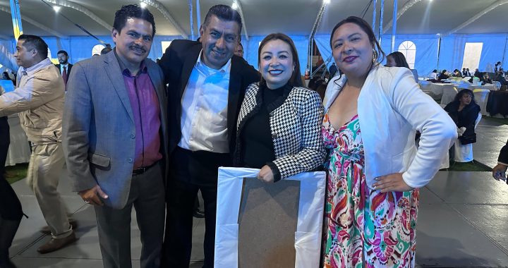 NICOLÁS ROMERO RECONOCE A MAESTROS CON FESTEJO MASIVO