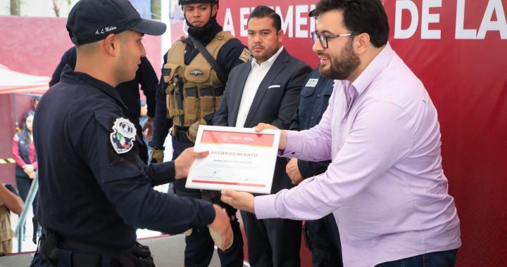 ENTREGA ALCALDE ISAAC MONTOYA ESTÍMULOS A ELEMENTOS DE LA GUARDIA MUNICIPAL