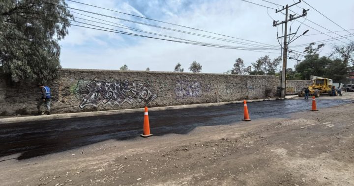 Avanza tendido de 240 toneladas de asfalto en Av. De los Arcos, Lago de Guadalupe