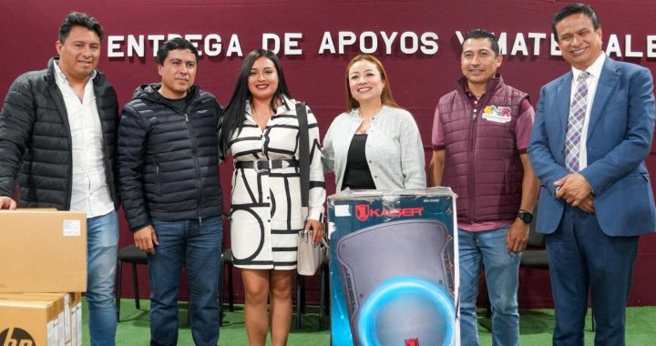 EN NICOLÁS ROMERO SE GOBIERNA SIN DISTINCIONES IDEOLÓGICAS; ALCALDESA ENTREGA APOYOS A CIUDADANOS DE ANTORCHA CAMPESINA