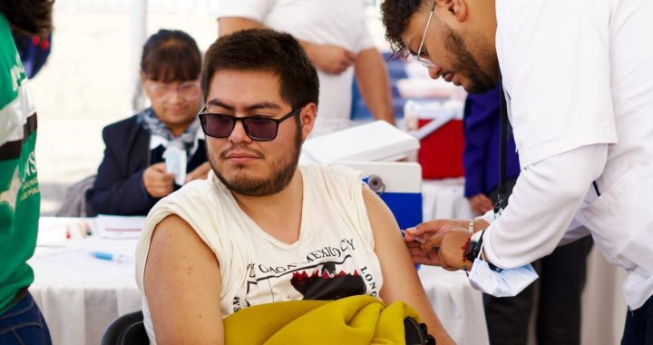 Aplican 15 mil vacunas en Izcalli; refuerzan acciones de salud los tres niveles de Gobierno