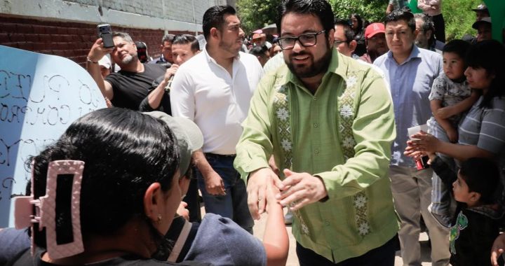 ALCALDE ISAAC MONTOYA REAFIRMA COMPROMISO CON LA EDUCACIÓN Y ATIENDE PETICIÓN IGNORADA POR UNA DÉCADA EN ESCUELA