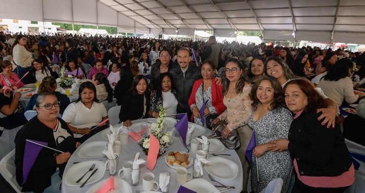 CELEBRA ATIZAPÁN A MÁS DE DOS MIL MAMÁS DEL MUNICIPIO