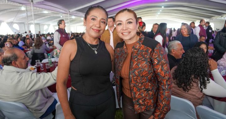GOBIERNO DE NICOLÁS ROMERO RECONOCE A MAESTROS CON EMOTIVO FESTEJO