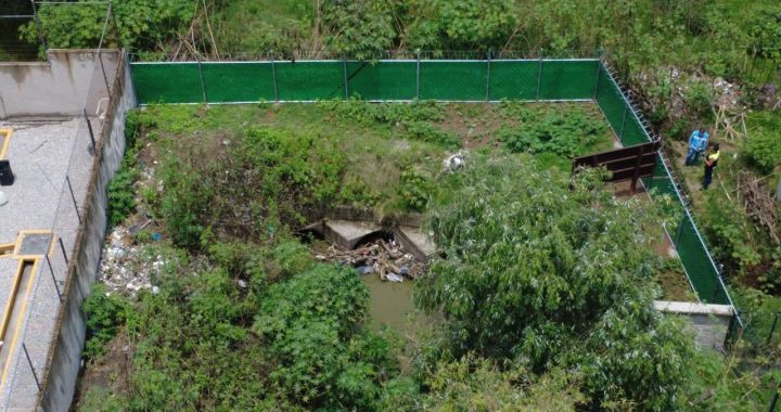 Retira Operagua tapón de basura y libera el flujo del canal San José en Tres Ríos