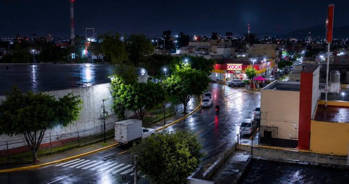 EL PRESIDENTE RACIEL PÉREZ CRUZ CONTINÚA CON LA COLOCACIÓN DE ALUMBRADO CON EL PROGRAMA “LUMINARIA NUESTRA CIUDAD”