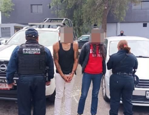 POLICÍA DE TLALNEPANTLA DETIENE A PAREJA POR ROBO CON VIOLENCIA A TRANSEÚNTE EN LA COLONIA LÁZARO CÁRDENAS