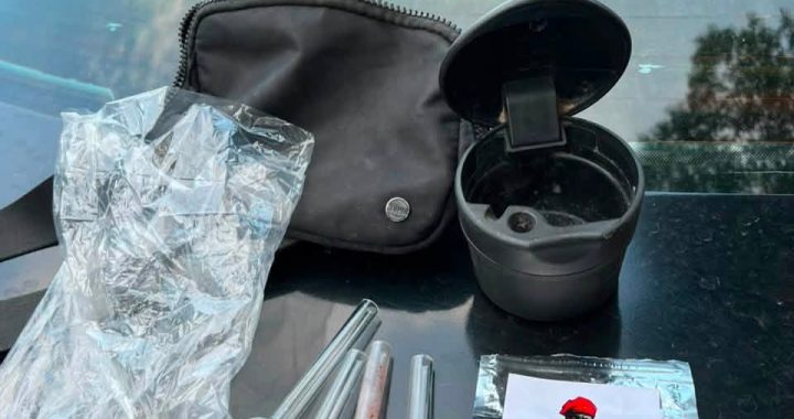 DETIENE POLICÍA MUNICIPAL A DOS PROBABLES RESPONSABLES POR SIMULACIÓN DE VEHÍCULO OFICIAL