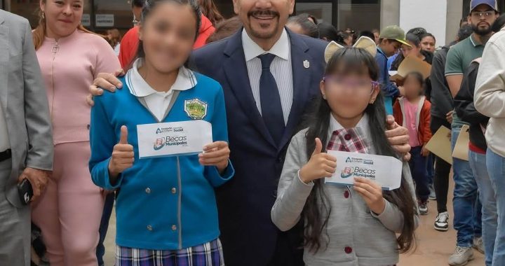 ATIZAPÁN DESTINA 52 MILLONES DE PESOS EN BECAS PARA APOYAR A MÁS DE 17 MIL ESTUDIANTES