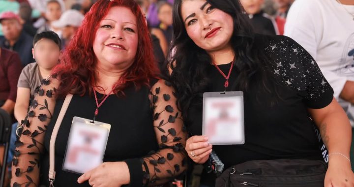  GOBIERNO DE NICOLAS ROMERO BRINDA CERTEZA LEGAL A  COMERCIANTES AL OTORGARLES PERMISOS ANUALES