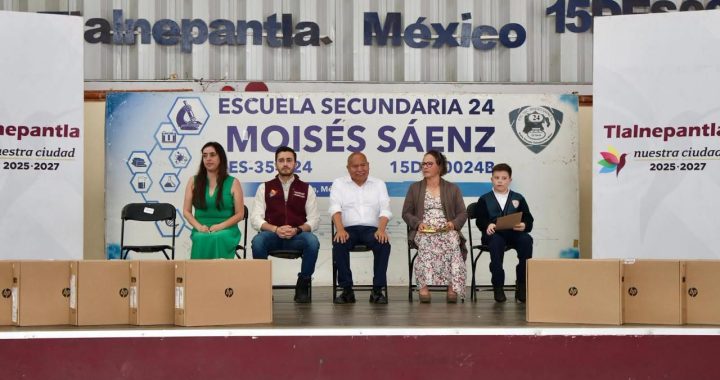 ENTREGA RACIEL PÉREZ CRUZ 15 COMPUTADORAS EN BENEFICIO DE LA EDUCACIÓN EN LA SECUNDARIA GENERAL NÚM. 24 «MOISÉS SÁENZ»