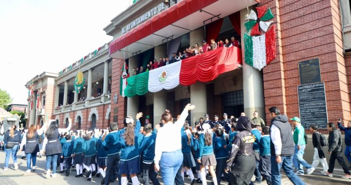 TLALNEPANTLA CELEBRA EN UNIDAD FAMILIAR SU TRADICIONAL DESFILE CÍVICO MILITAR DE INDEPENDENCIA